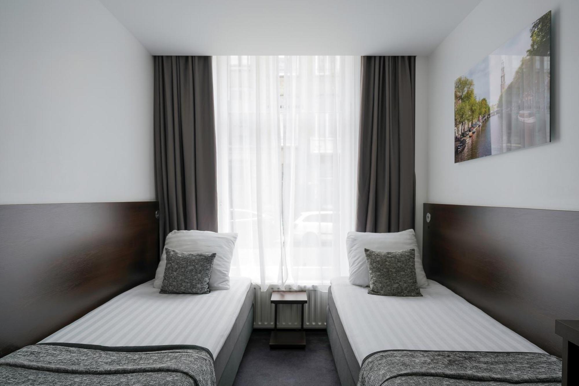 Twin Room,1588035841:JPEG